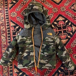 Reversible Northface jacket. 18-24 months. Dark grey/camo